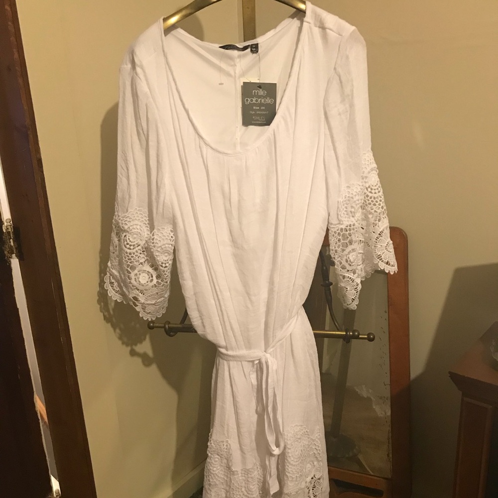 Beautiful white cotton dress.